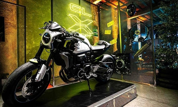 中国メーカーのネオクラシックバイクがメカメカしくてかっこいい はじめてバイク