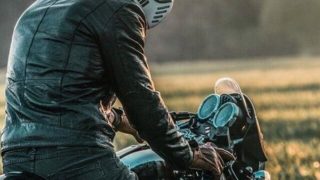 ネオクラシックバイクに似合う服装はコレだ バイクがカッコイイならライダーもそうじゃなくちゃ はじめてバイク